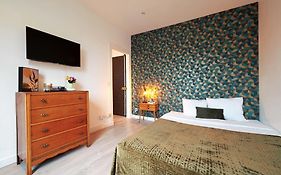 Small Updated Apartment - Boulogne
